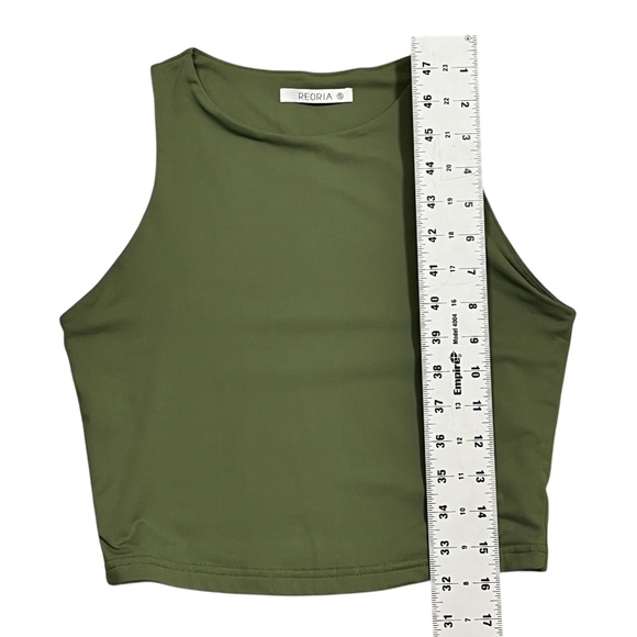 Reoria Olive Green Cropped Tank Top - Picture 4 of 6